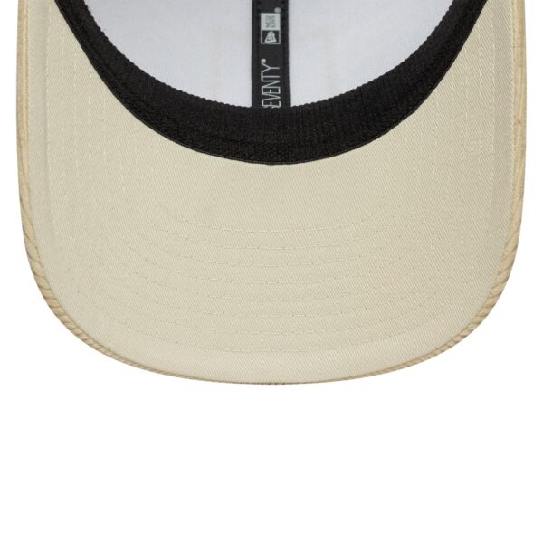 Feel the adrenaline and support Visa Cash App Racing Bulls in this stylish 9SEVENTY stretch-snapback cap by New Era, featuring the team’s logo on a paisley crown. New Era 9SEVENTY SFB Cap Paisley crown with Visa Cash App Racing Bulls logo patch on the front New Era flag embroidered on the left Structured fit with curved cord visor Adjustable snap closure Material: 97% Cotton, 3% Elastane