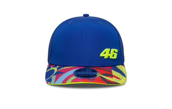 Cap model 9SEVENTY STRETCH-SNAP belonging to the exclusive collaboration between VR46 and New Era. Made of polyester, it features a small 46 embroidered on the front. On the visor a graphic pattern depicting the sun and moon, while on the side is embroidered the iconic New Era logo. Breathable mesh on the back. One size adjustable at the back. Washing: Hand wash ; Do not bleach ; No drum ; Do not dry clean Composition: 100%POLYESTER