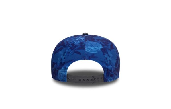 The 2025 Alpine F1 teamwear collection, worn by Pierre Gasly and Jack Doohan, reflects the team’s French racing heritage and determination to disrupt the midfield. With a history of unexpected breakthroughs, Alpine continues to blend ambition with technical evolution. 9FIFTY Original Fit Cap Alpine Racing logo on front New Era Flag embroidered on left All over floral graphic Structured crown Snapback Curved grey floral graphic visor Blue undervisor 100% POLYESTER