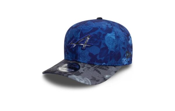 The 2025 Alpine F1 teamwear collection, worn by Pierre Gasly and Jack Doohan, reflects the team’s French racing heritage and determination to disrupt the midfield. With a history of unexpected breakthroughs, Alpine continues to blend ambition with technical evolution. 9FIFTY Original Fit Cap Alpine Racing logo on front New Era Flag embroidered on left All over floral graphic Structured crown Snapback Curved grey floral graphic visor Blue undervisor 100% POLYESTER