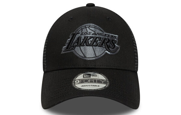  LA Lakers Black  9FORTY  Trucker Cap LA  Lakers logo on front New Era Flag embroidered on left Structured crown Snapback Curved visor Mesh back and sides 100% COTTON Product ID: 60667432