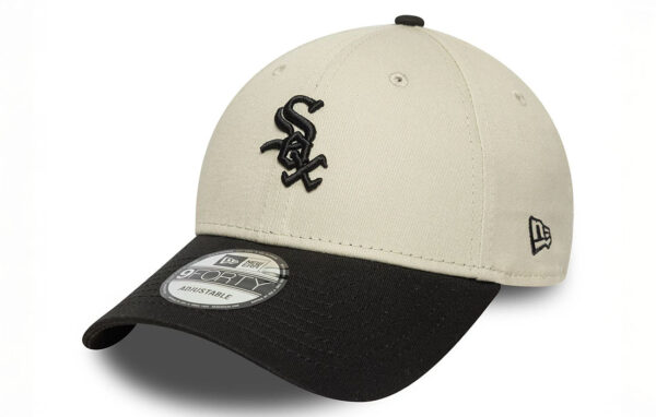 MLB League Essential Chicago White Sox Cream 9FORTY Cap Chicago White Sox midi logo on front New Era Flag embroidered on left Structured crown Strapback Curved black visor Black undervisor 100% COTTON Product ID: 60691268