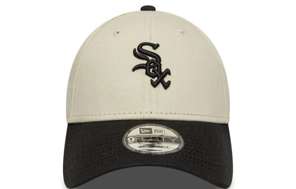 MLB League Essential Chicago White Sox Cream 9FORTY Cap Chicago White Sox midi logo on front New Era Flag embroidered on left Structured crown Strapback Curved black visor Black undervisor 100% COTTON Product ID: 60691268