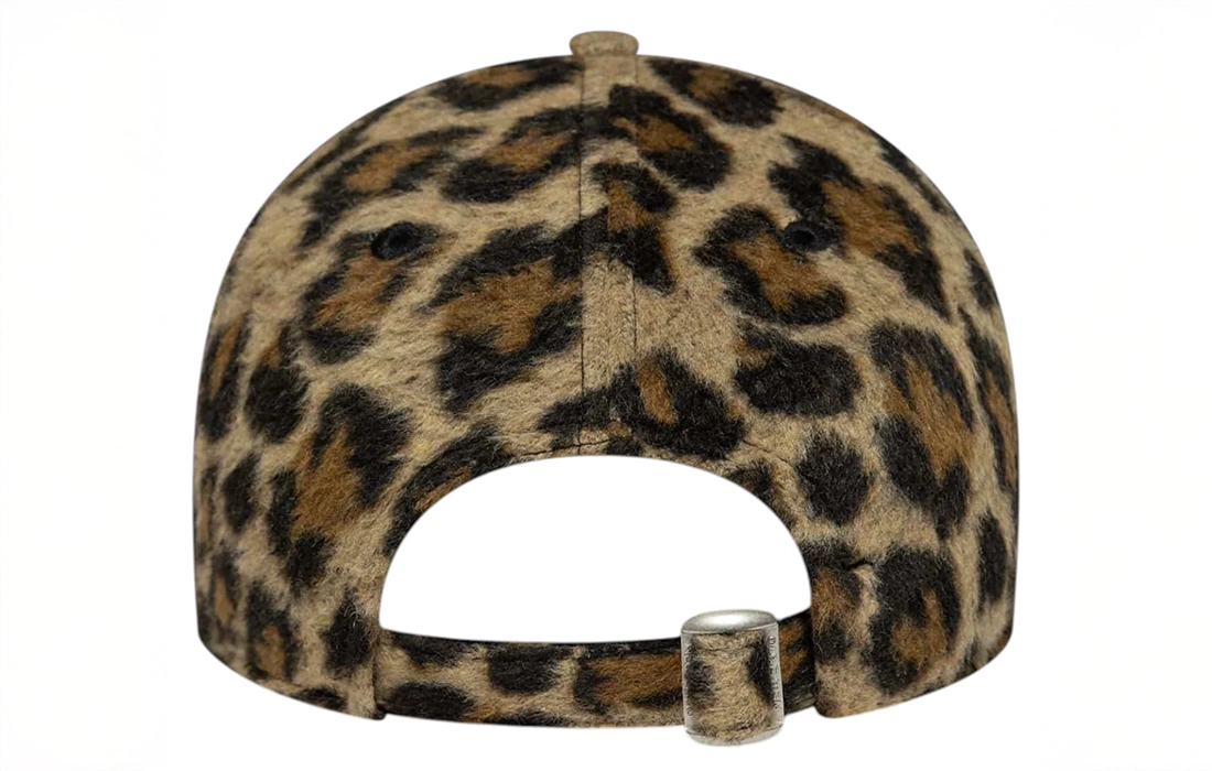 60691302_cosy animal back Womens MLB Cosy Animal New York Yankees Leopard 9FORTY Cap New York Yankees midi logo on front New Era Flag embroidered on left Structured crown Strapback Curved visor Cream undervisor Made with cosy fabric 95% POLYESTER, 5% WOOL