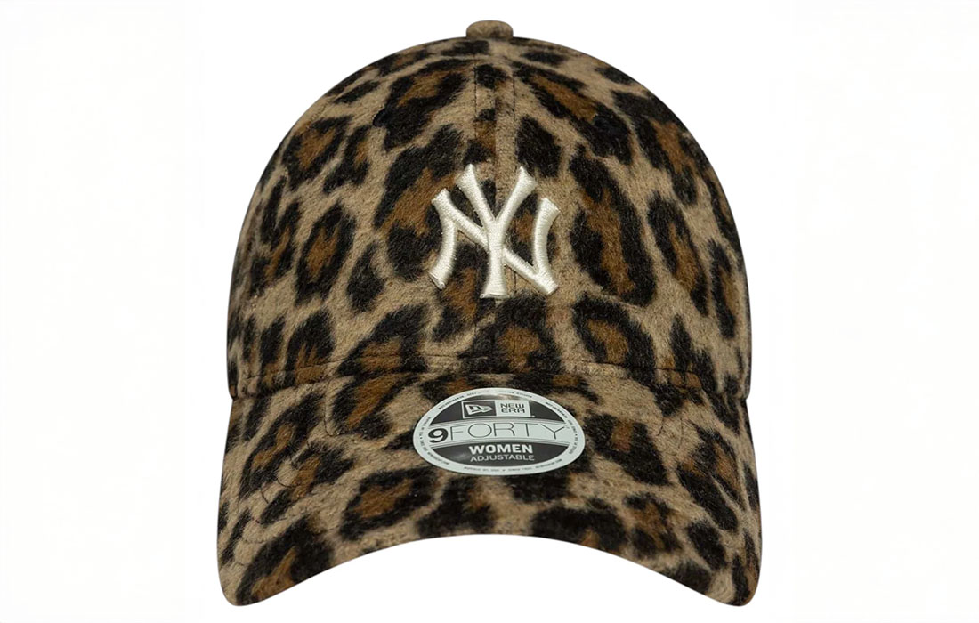60691302_cosy animal front Womens MLB Cosy Animal New York Yankees Leopard 9FORTY Cap New York Yankees midi logo on front New Era Flag embroidered on left Structured crown Strapback Curved visor Cream undervisor Made with cosy fabric 95% POLYESTER, 5% WOOL