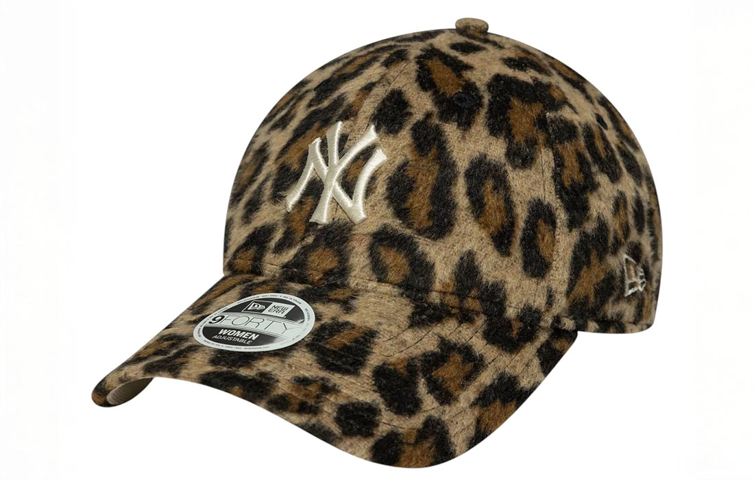 60691302_cosy animal side Womens MLB Cosy Animal New York Yankees Leopard 9FORTY Cap New York Yankees midi logo on front New Era Flag embroidered on left Structured crown Strapback Curved visor Cream undervisor Made with cosy fabric 95% POLYESTER, 5% WOOL
