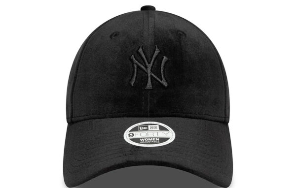 Women MLB Velour New York Yankees Black 9FORTY Cap New York Yankees midi logo on front New Era Flag embroidered on left Structured crown Strapback Curved visor Black undervisor Made with velour fabric 89.6% POLYESTER, 10.4% SPANDEX Product ID: 60758956