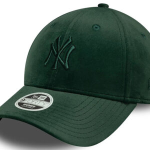 Women MLB Velour New York Yankees Dark Green 9FORTY Cap New York Yankees midi logo on front New Era Flag embroidered on left Structured crown Strapback Curved visor Dark green undervisor Made with velour fabric 89.6% POLYESTER, 10.4% SPANDEX Product ID: 60758959