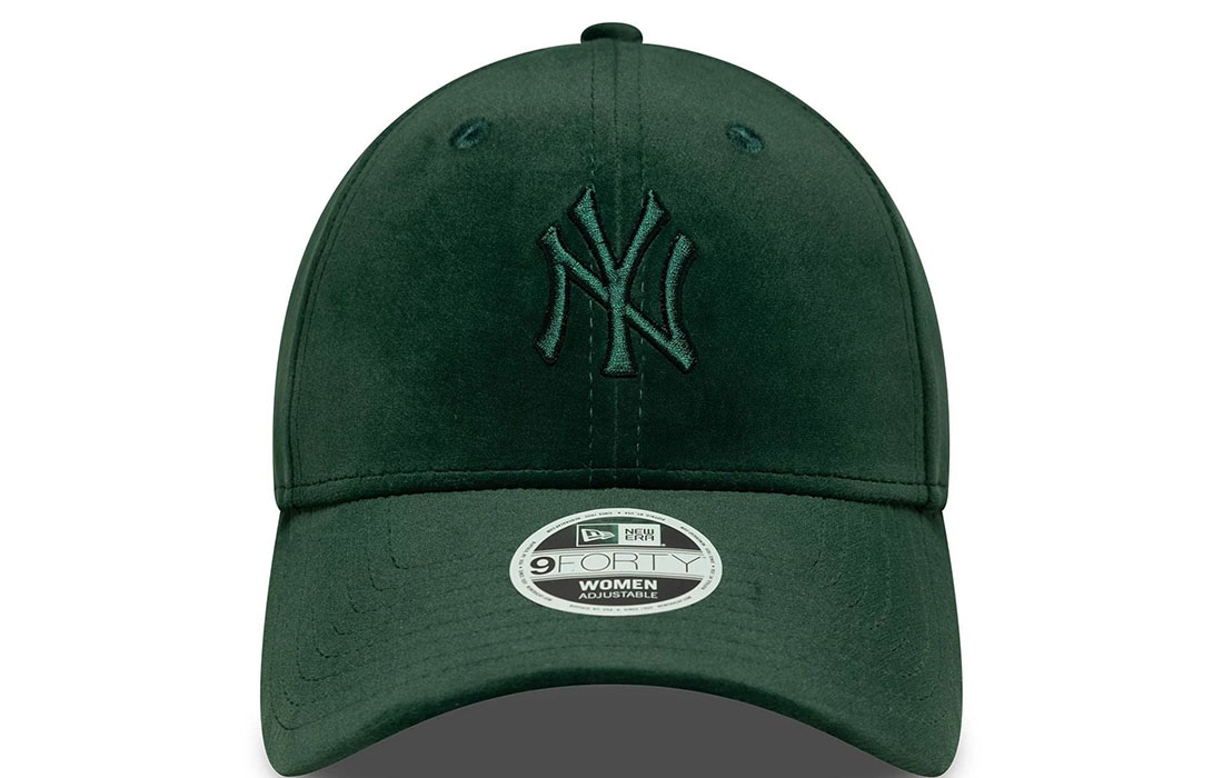 60758959_1 front Women MLB Velour New York Yankees Dark Green 9FORTY Cap New York Yankees midi logo on front New Era Flag embroidered on left Structured crown Strapback Curved visor Dark green undervisor Made with velour fabric 89.6% POLYESTER, 10.4% SPANDEX Product ID: 60758959