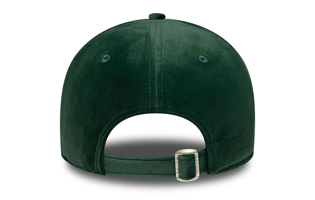 60758959_3_back Women MLB Velour New York Yankees Dark Green 9FORTY Cap New York Yankees midi logo on front New Era Flag embroidered on left Structured crown Strapback Curved visor Dark green undervisor Made with velour fabric 89.6% POLYESTER, 10.4% SPANDEX Product ID: 60758959