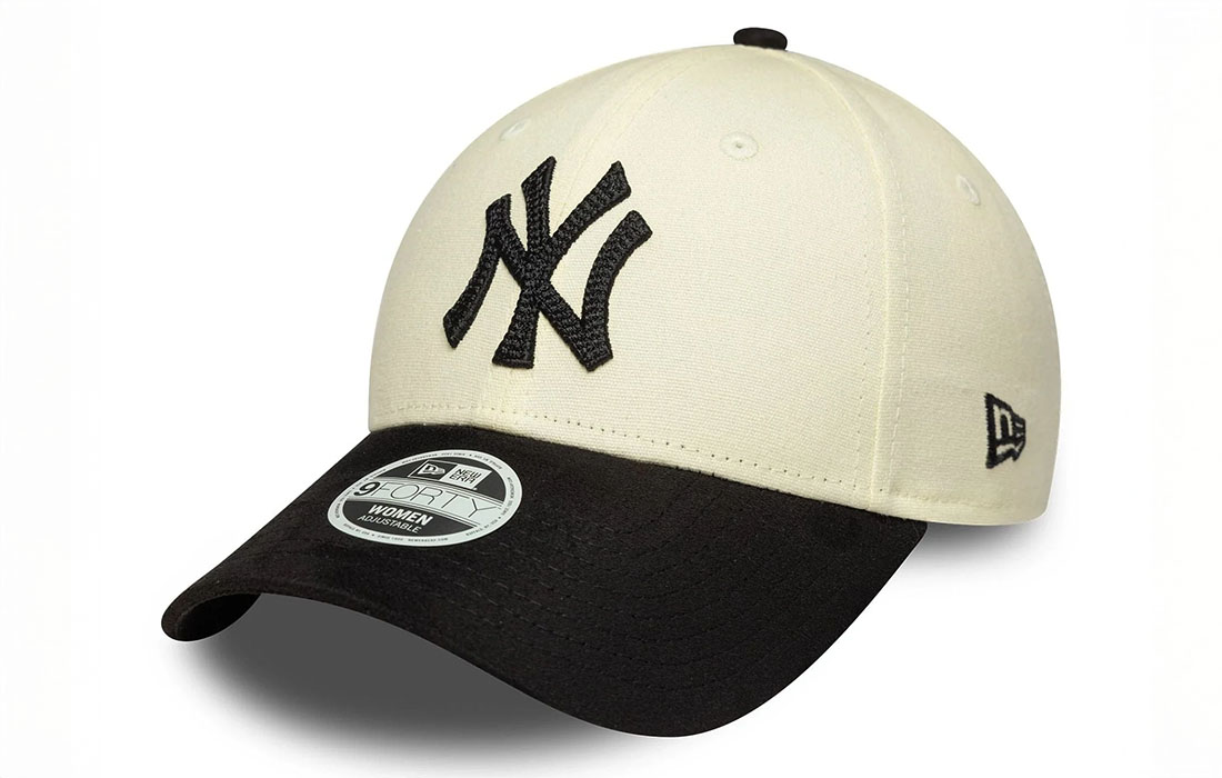 60758962 side Women MLB Faux Suede New York Yankees Light Beige 9FORTY Cap New York Yankees logo on front New Era Flag embroidered on left Structured crown Strapback Curved navy faux suede visor Navy undervisor 100% COTTON Product ID: 60758962