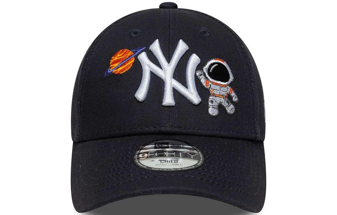 60759036 front Child MLB Space Icon New York Yankees Navy 9FORTY Cap New York Yankees logo with planet and astronaut embroidered on front New Era Flag embroidered on left Structured crown Strapback Curved visor 100% COTTON Product ID: 60759036