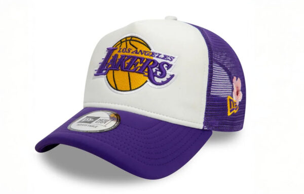 LA Lakers Foam Trucker Cap LA Lakers logo on front New Era Flag embroidered on left Floral Embroidery on the back Foam Crown Snapback Curved visor Mesh back and sides NYLON, ELASTANE Product ID: 60595278
