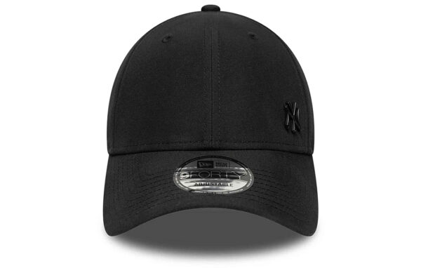 9 Forty New Era Cap New York Yankees metallic logo New Era Flag embroidered on left Structured crown Snapback Curved visor COTTON Product ID: 60667407