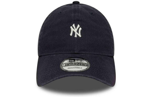 New York Yankees 9TWENTY cap New York Yankees logo embroidered on front New Era Flag embroidered on left Unstructured A-Frame crown Strapback Curved visor COTTON Product ID: 60667594