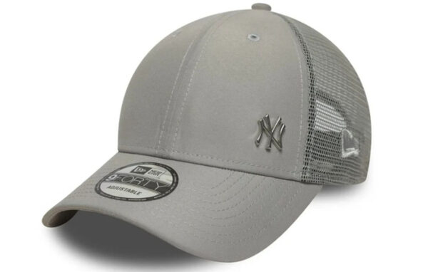 New York Yankees metallic logo on the side panel New Era Flag embroidered on left Structured crown, mesh sides and back Curved visor COTTON, POLYESTER Product ID 60667658