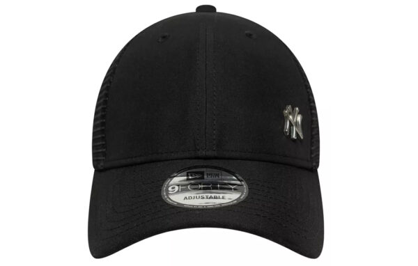 New York Yankees logo embroidered on the front New Era Flag embroidered on left Structured crown, mesh sides and back Curved visor COTTON, POLYESTER Product ID 60667656