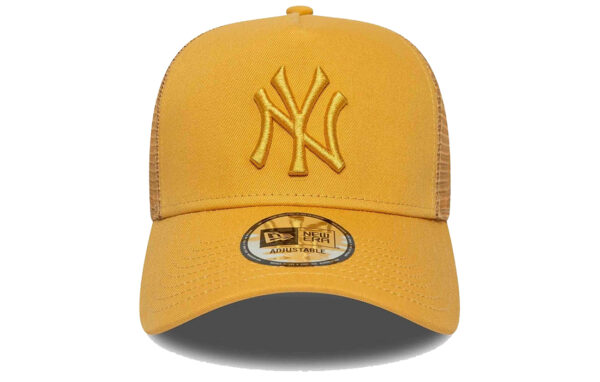 New York Yankees logo embroidered on the front New Era Flag embroidered on left Structured crown Curved visor COTTON, POLYESTER Product ID 60667400