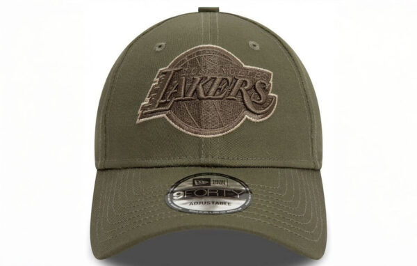 Los Angeles Lakers 9FORTY Cap Lakers logo on front New Era Flag embroidered on left Structured crown Curved visor 100% COTTON Product ID: 60595198